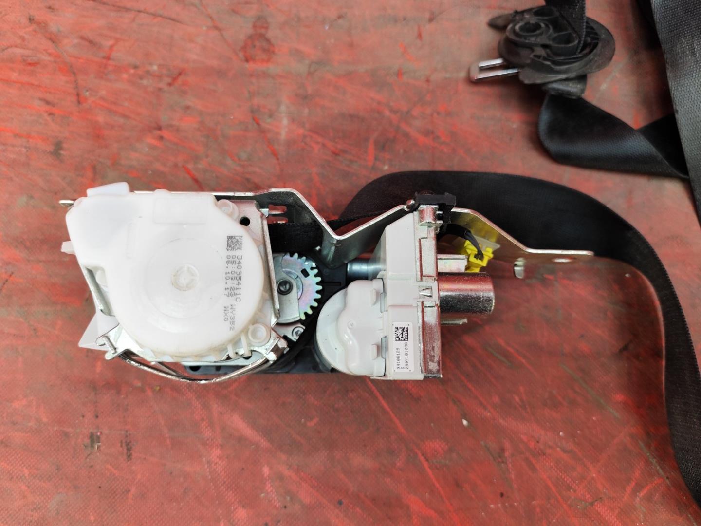 Ремень безопасности