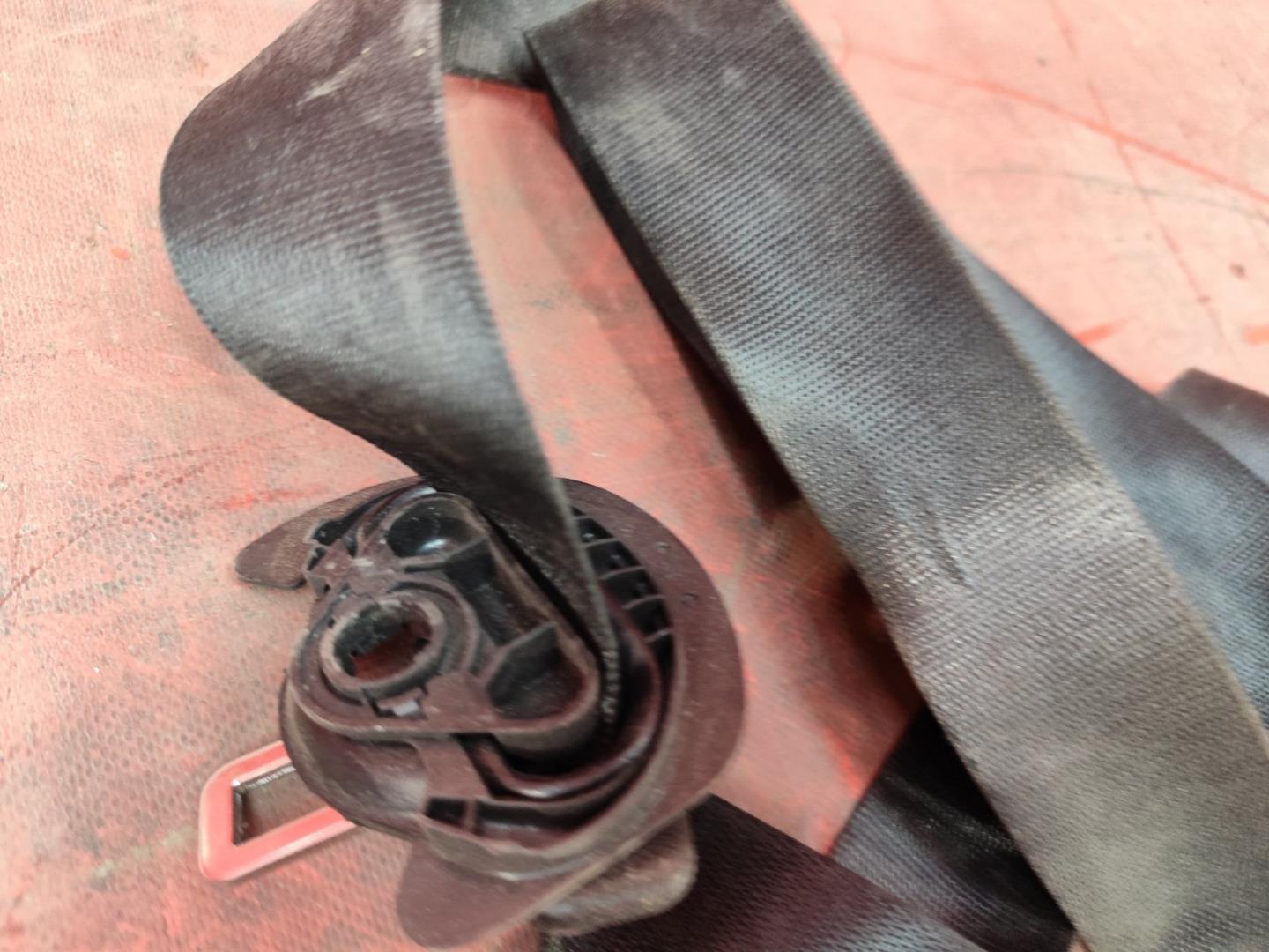 Ремень безопасности