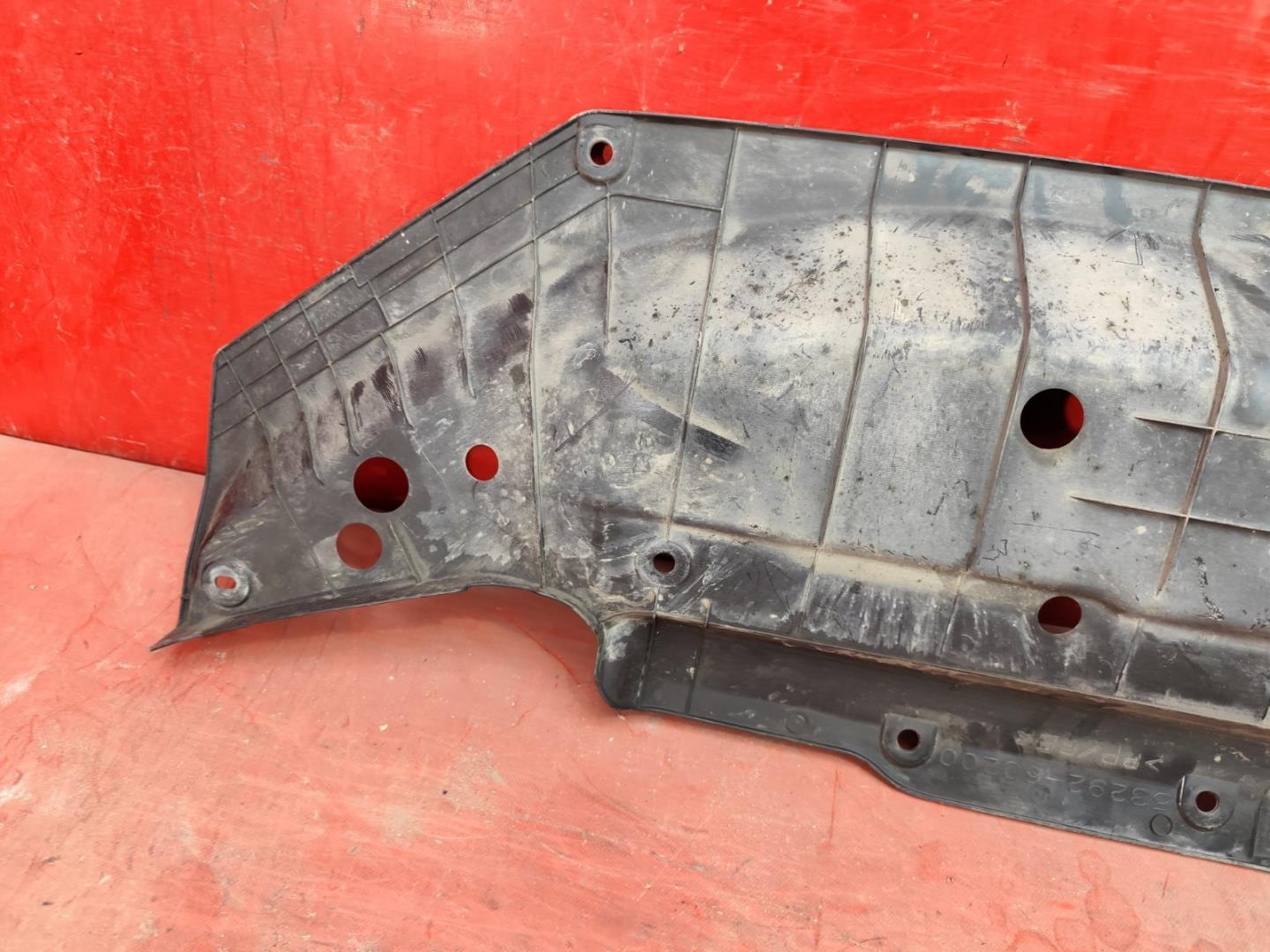 Кожух замка капота