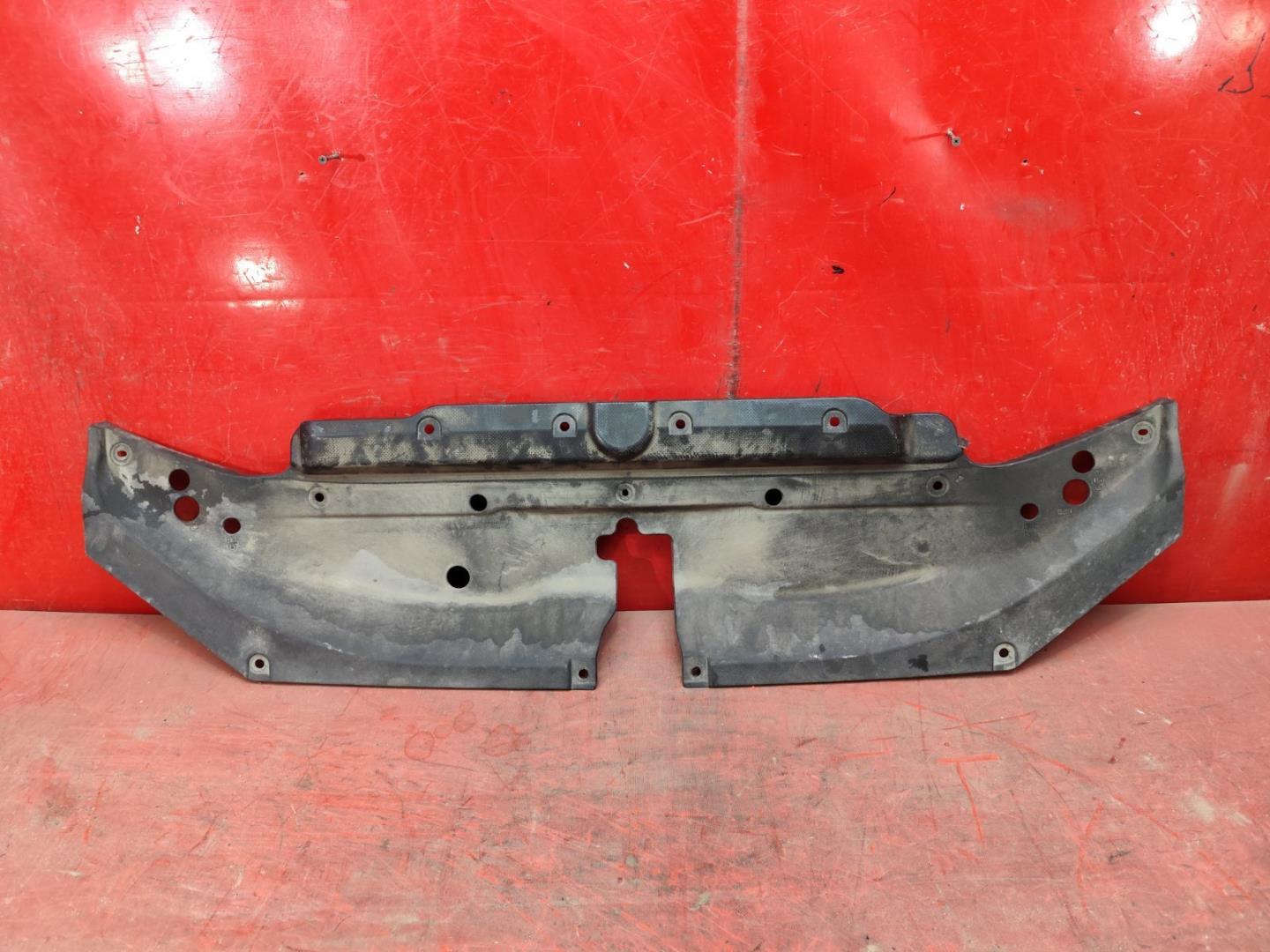 Кожух замка капота