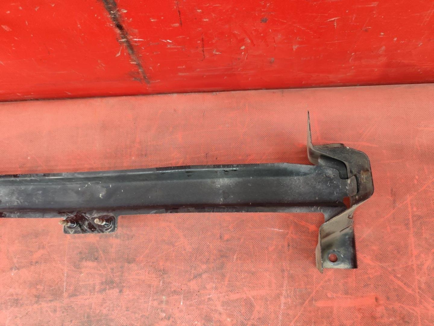 Кронштейн замка капота