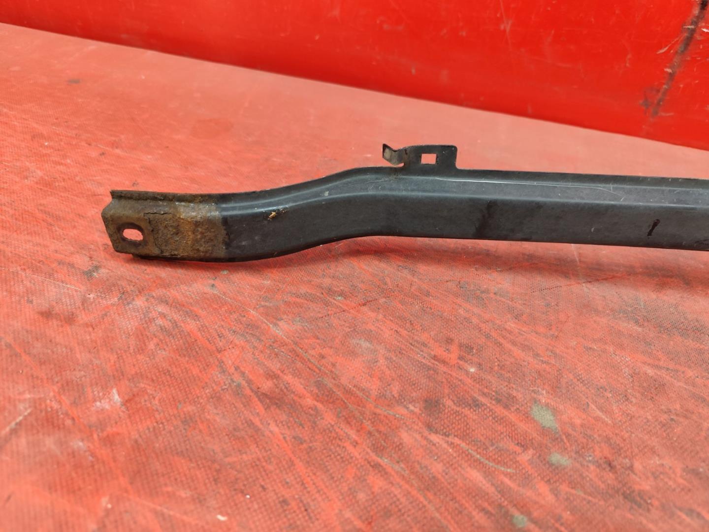 Кронштейн замка капота