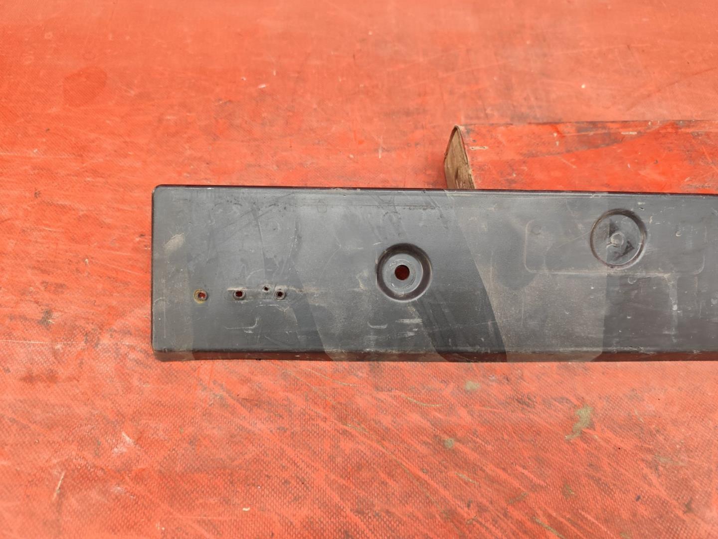 Накладка переднего бампера под номер