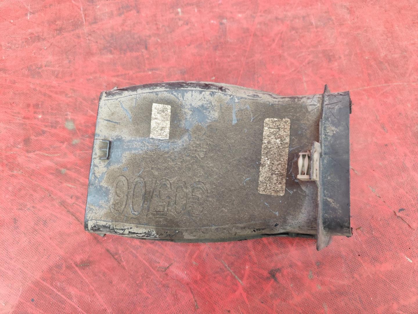 Воздуховод бампера левый