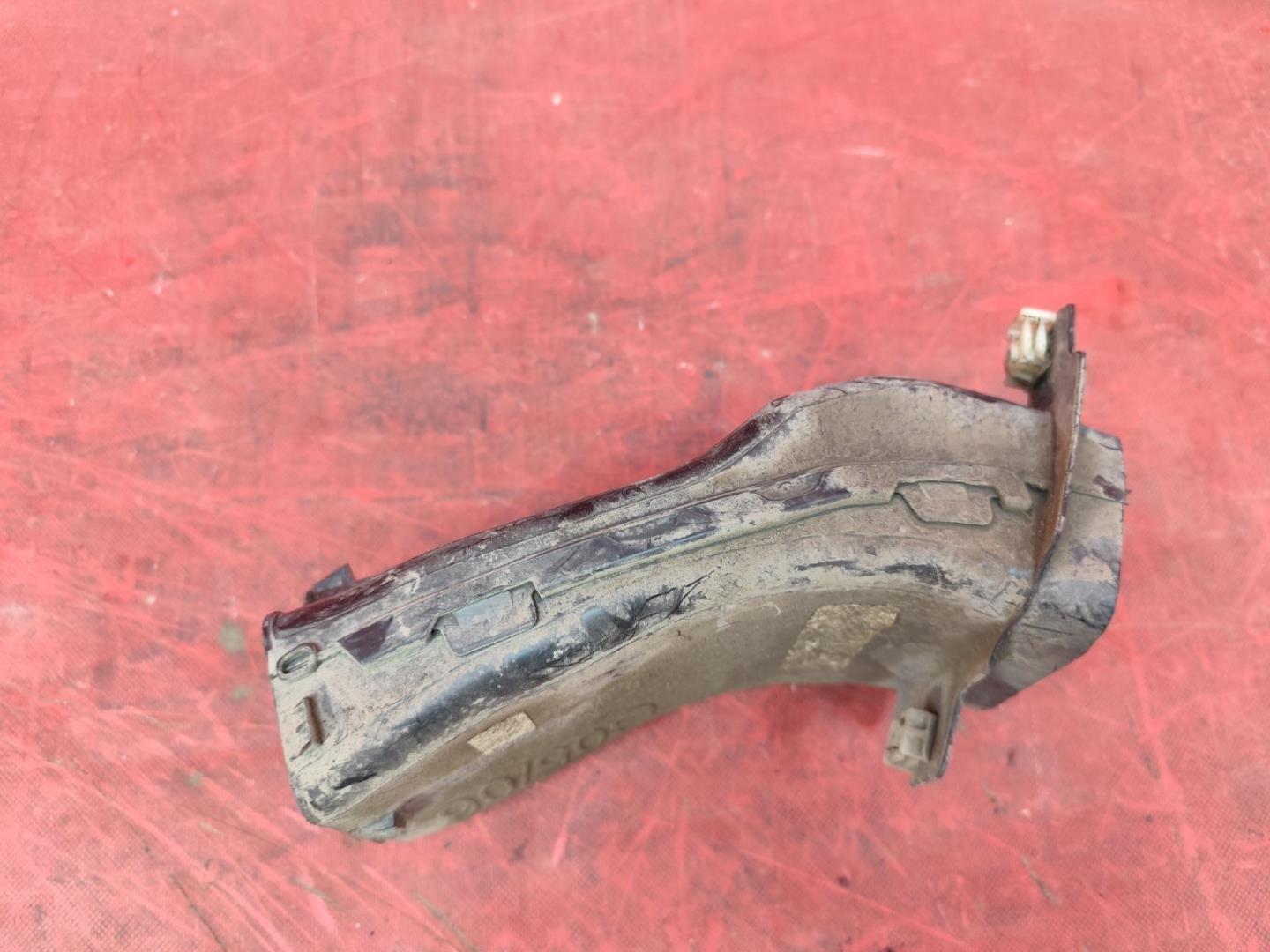 Воздуховод бампера левый