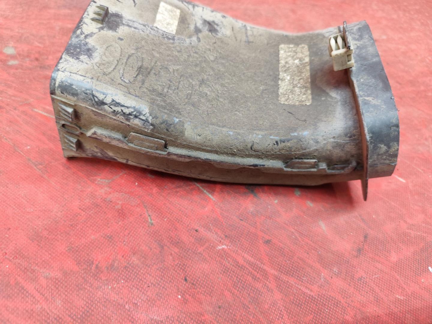 Воздуховод бампера левый