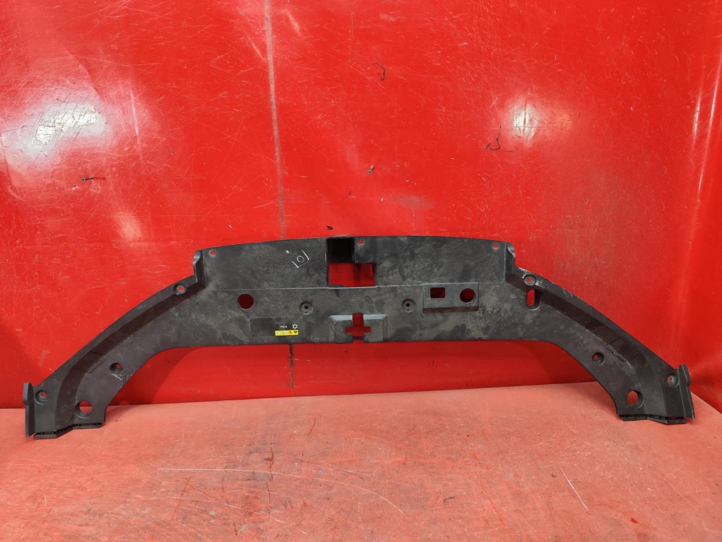 Кожух замка капота