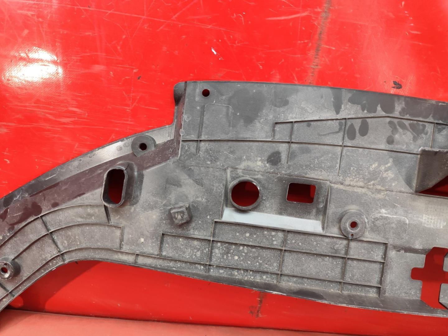 Кожух замка капота