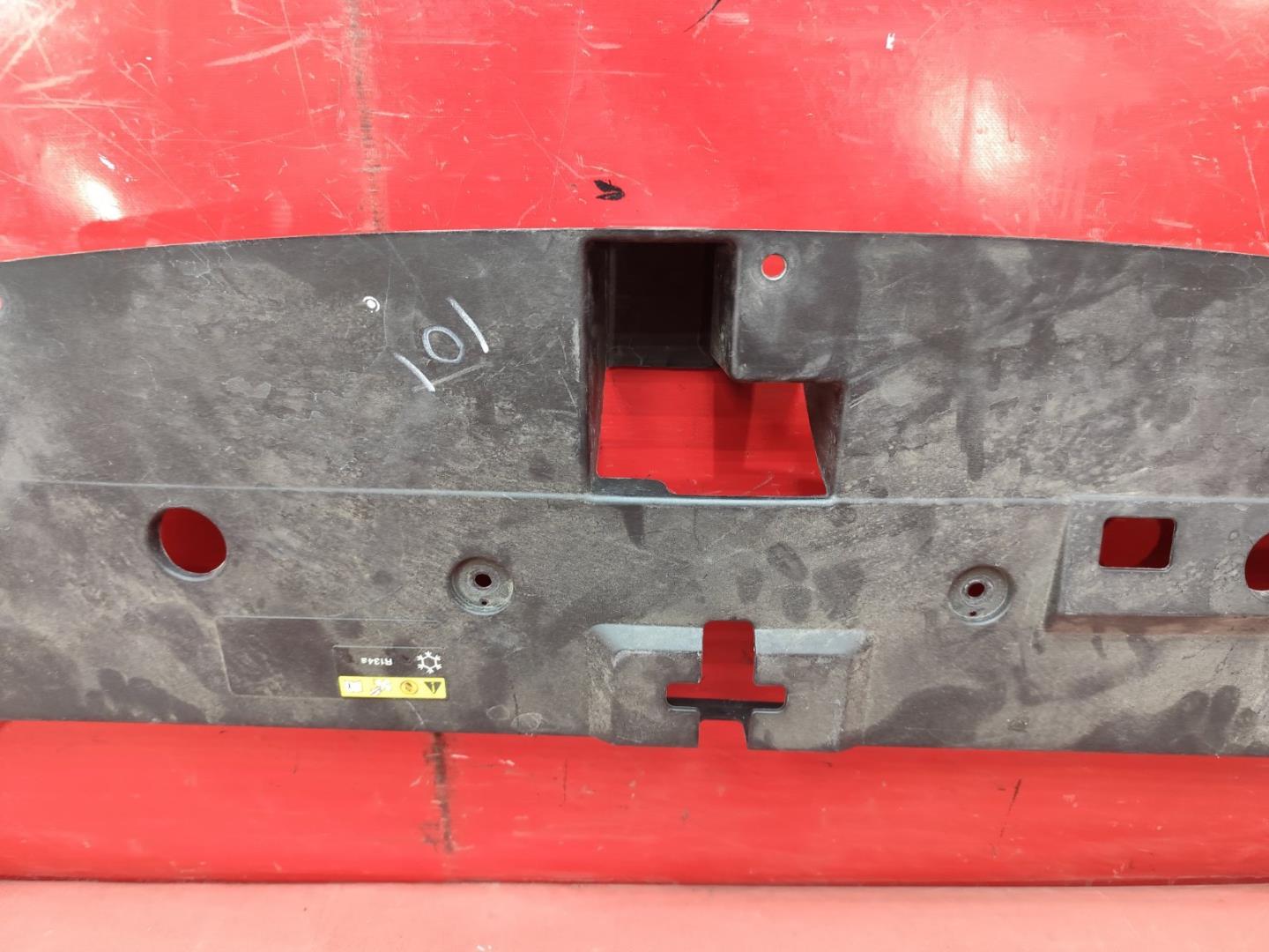 Кожух замка капота