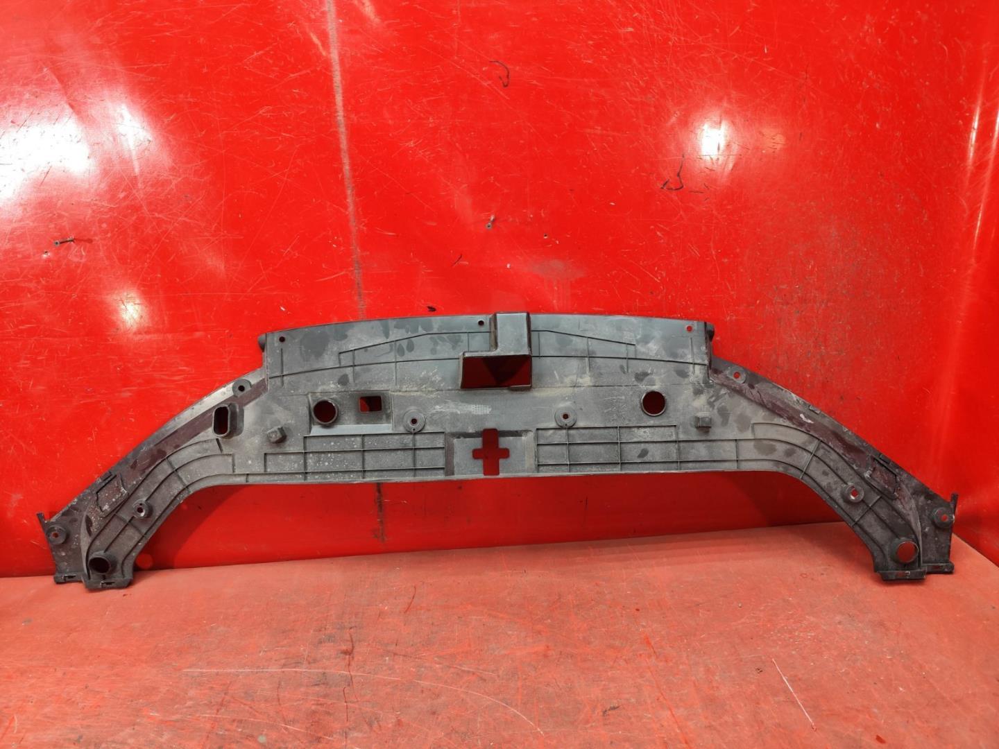 Кожух замка капота