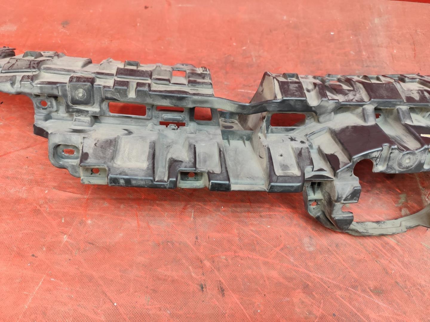 Кронштейн решетки радиатора