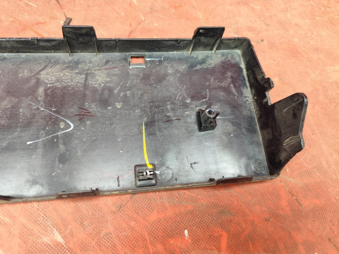 Накладка переднего бампера под номер