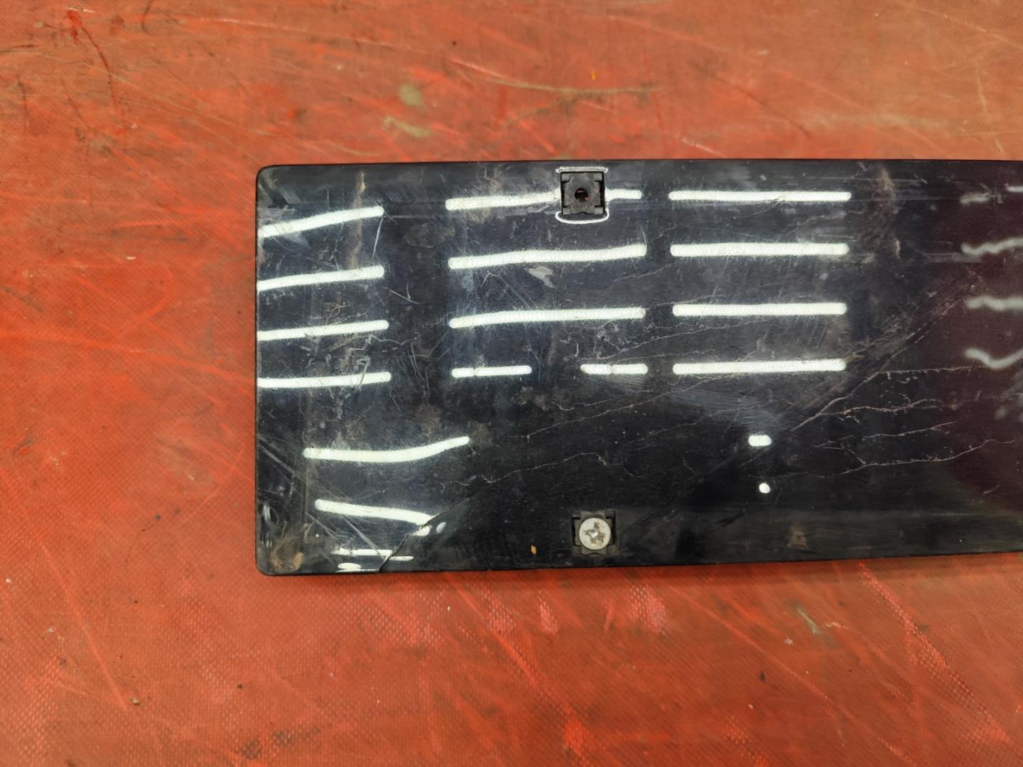 Накладка переднего бампера под номер