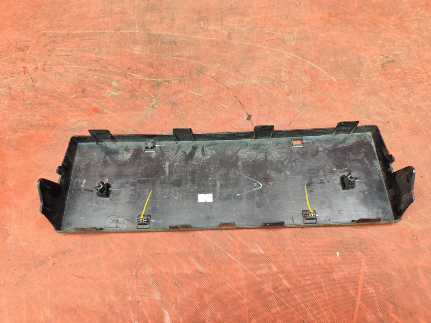 Накладка переднего бампера под номер