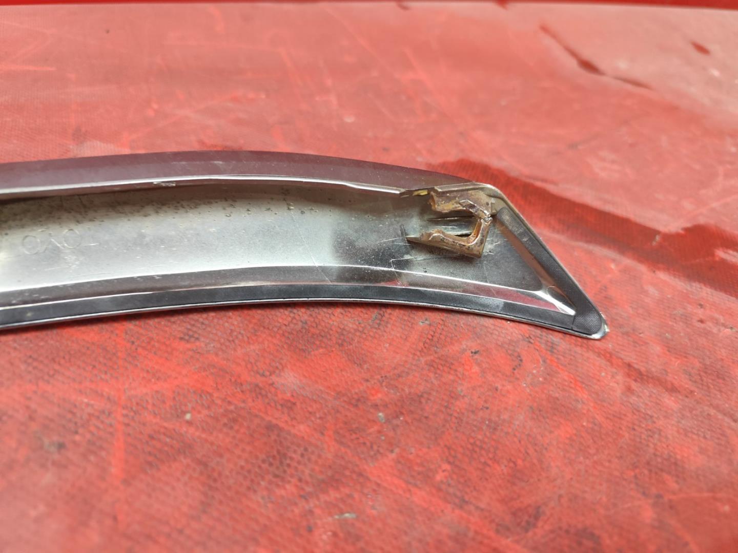 Накладка на капот