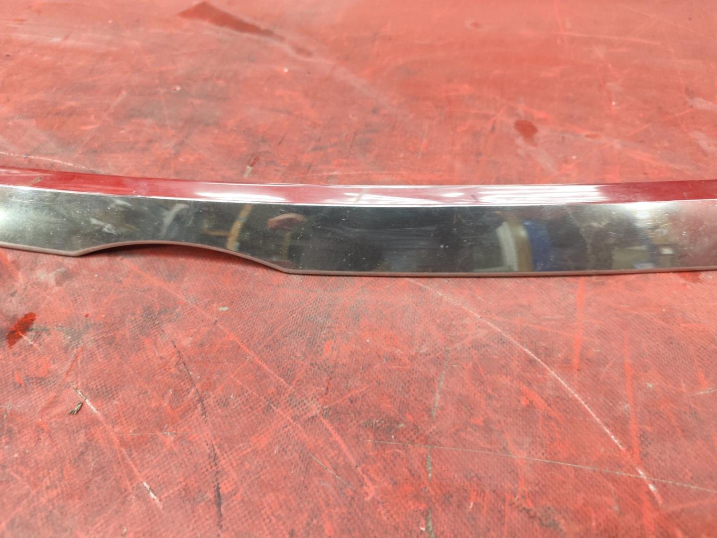 Накладка на капот