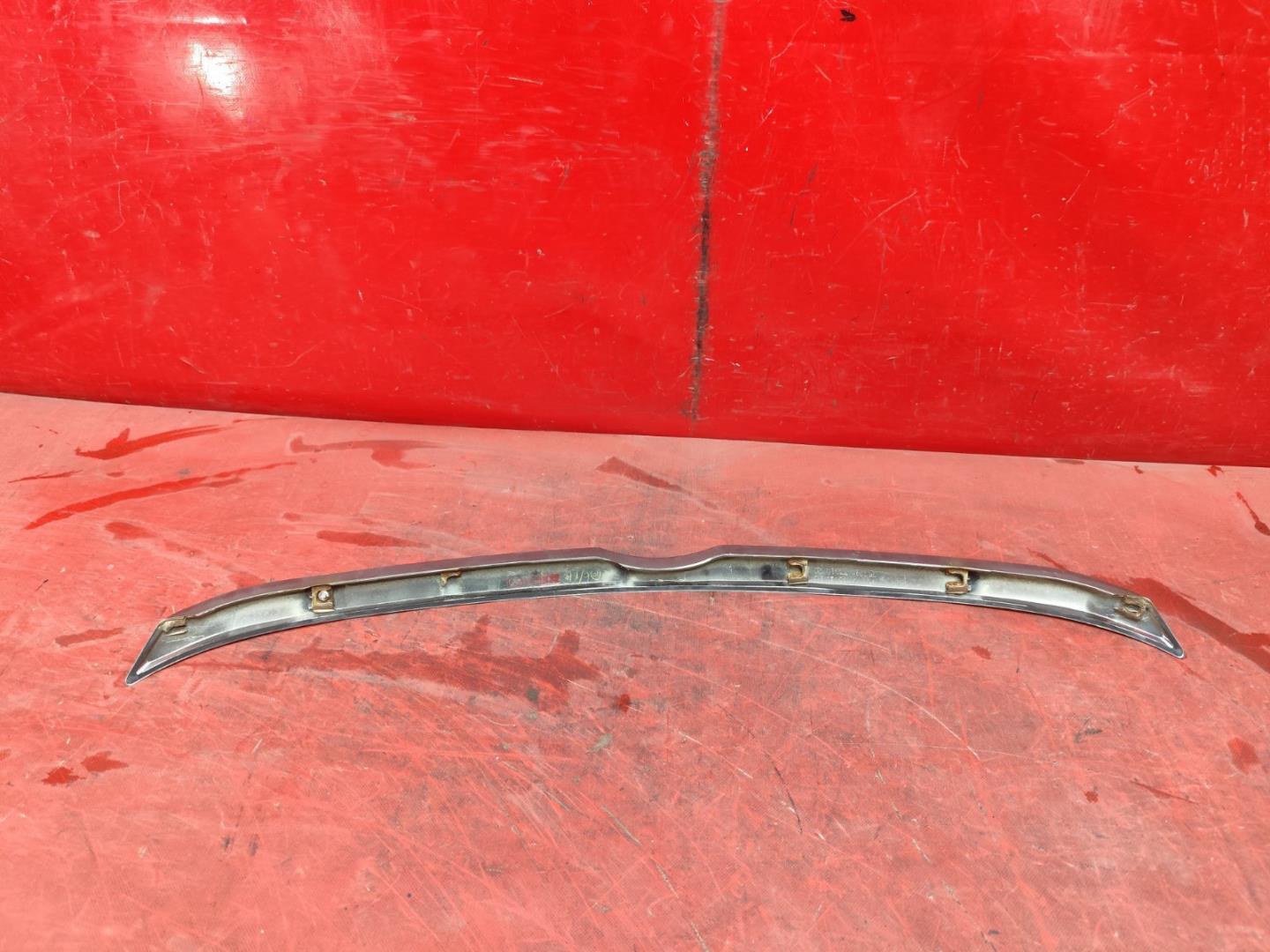 Накладка на капот