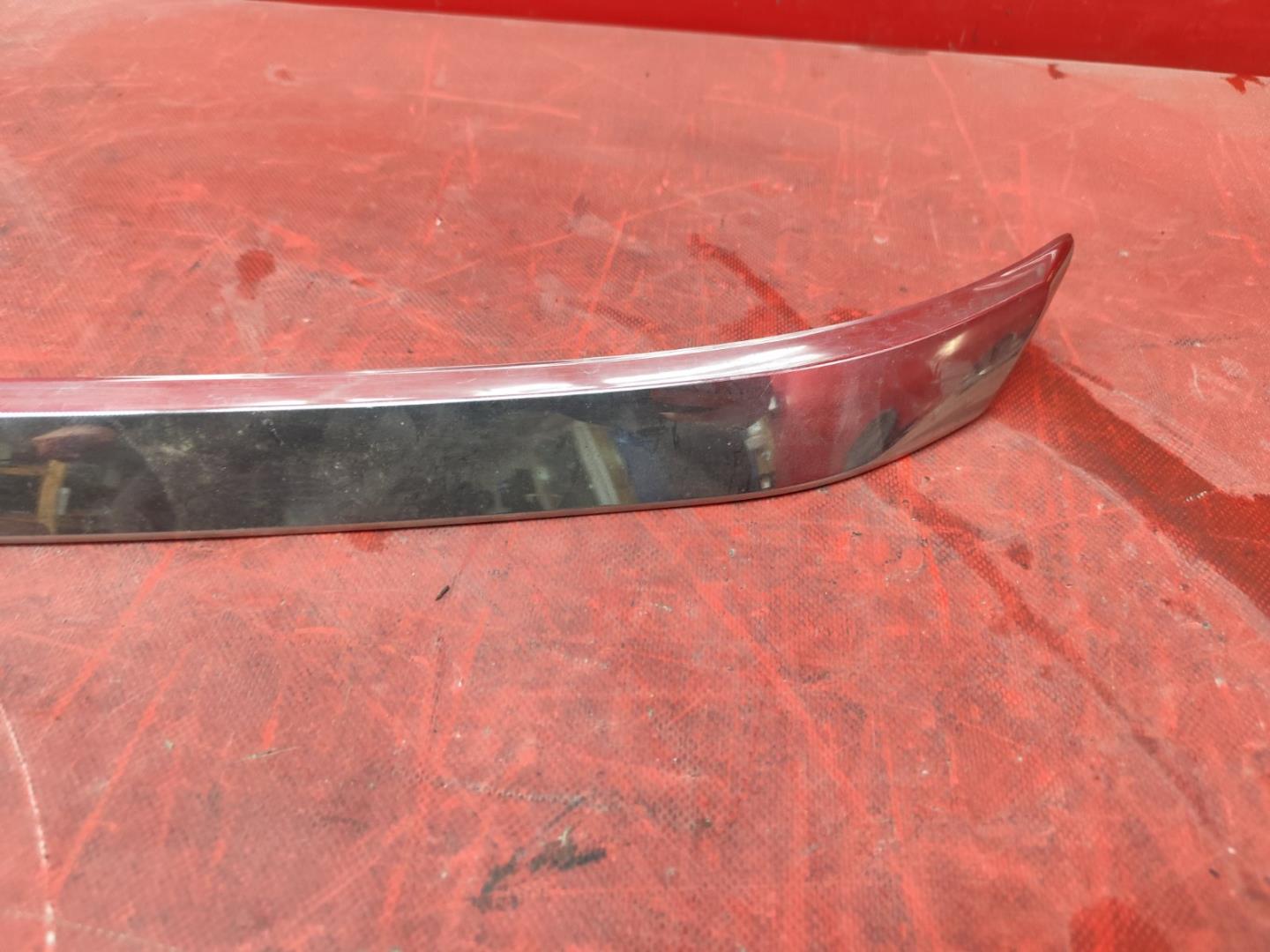 Накладка на капот