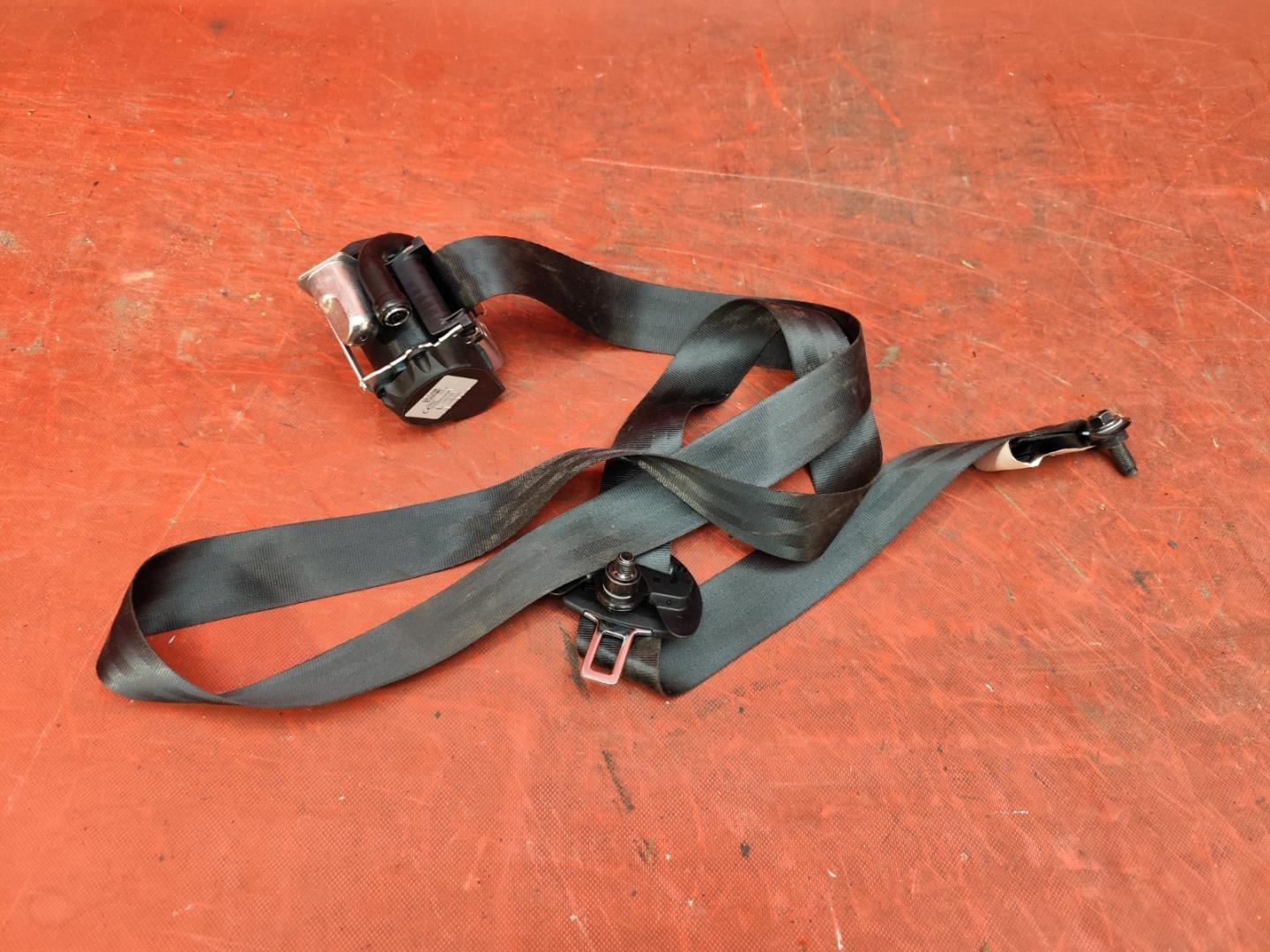 Ремень безопасности