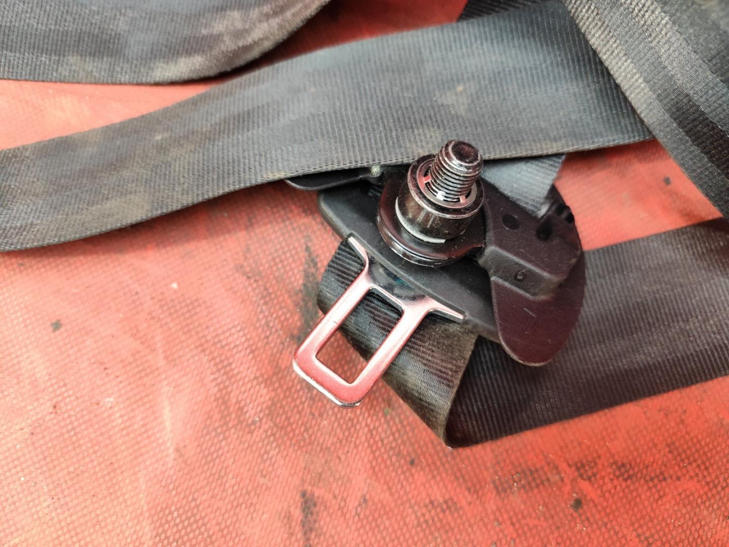 Ремень безопасности