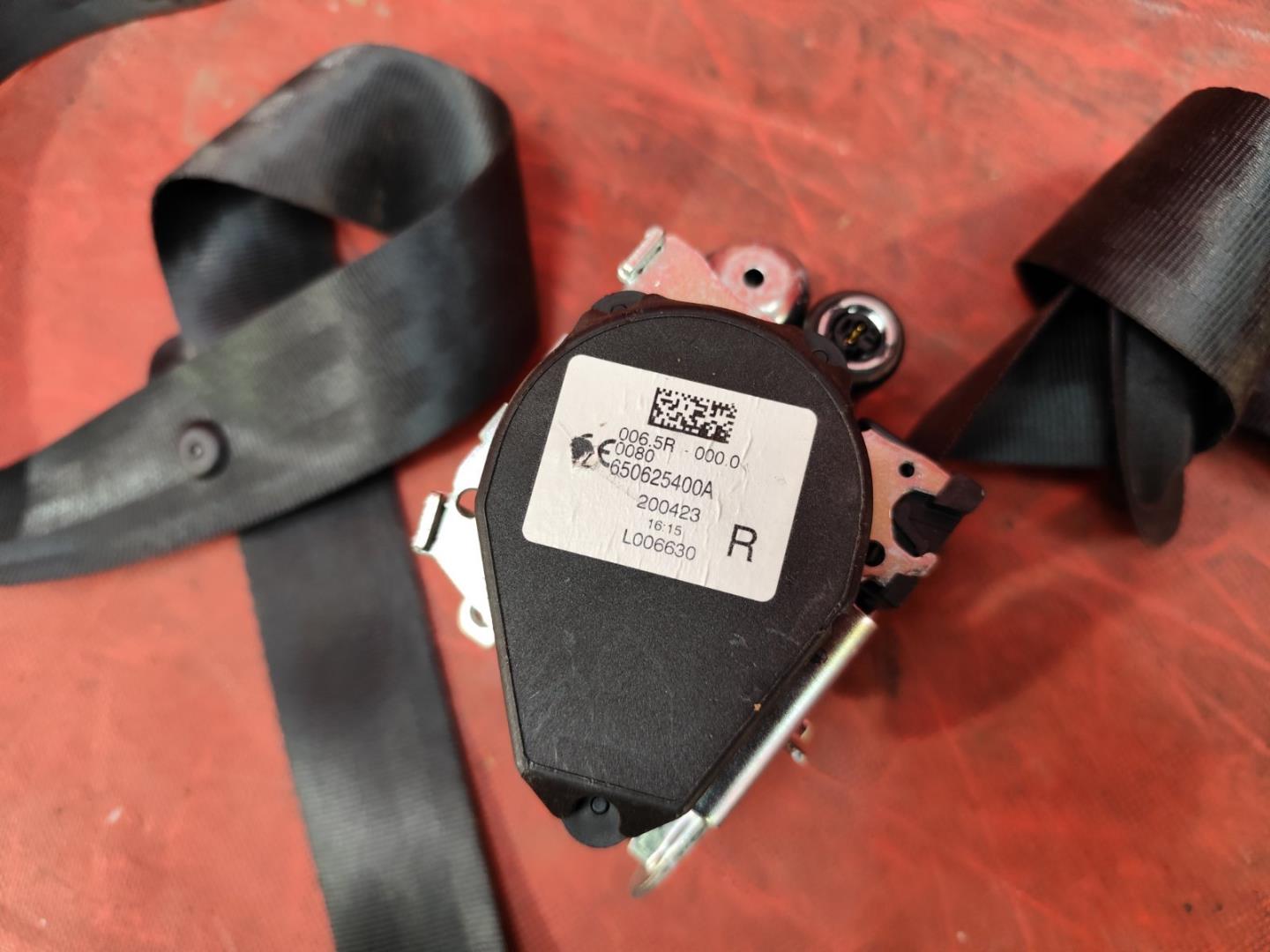 Ремень безопасности