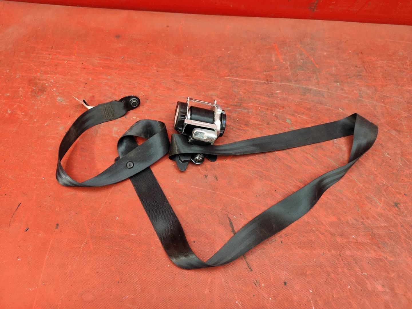 Ремень безопасности