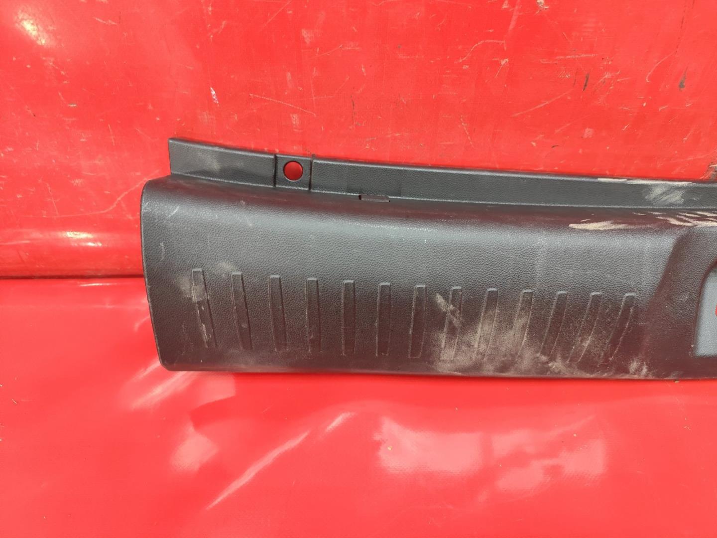 Кожух замка багажника