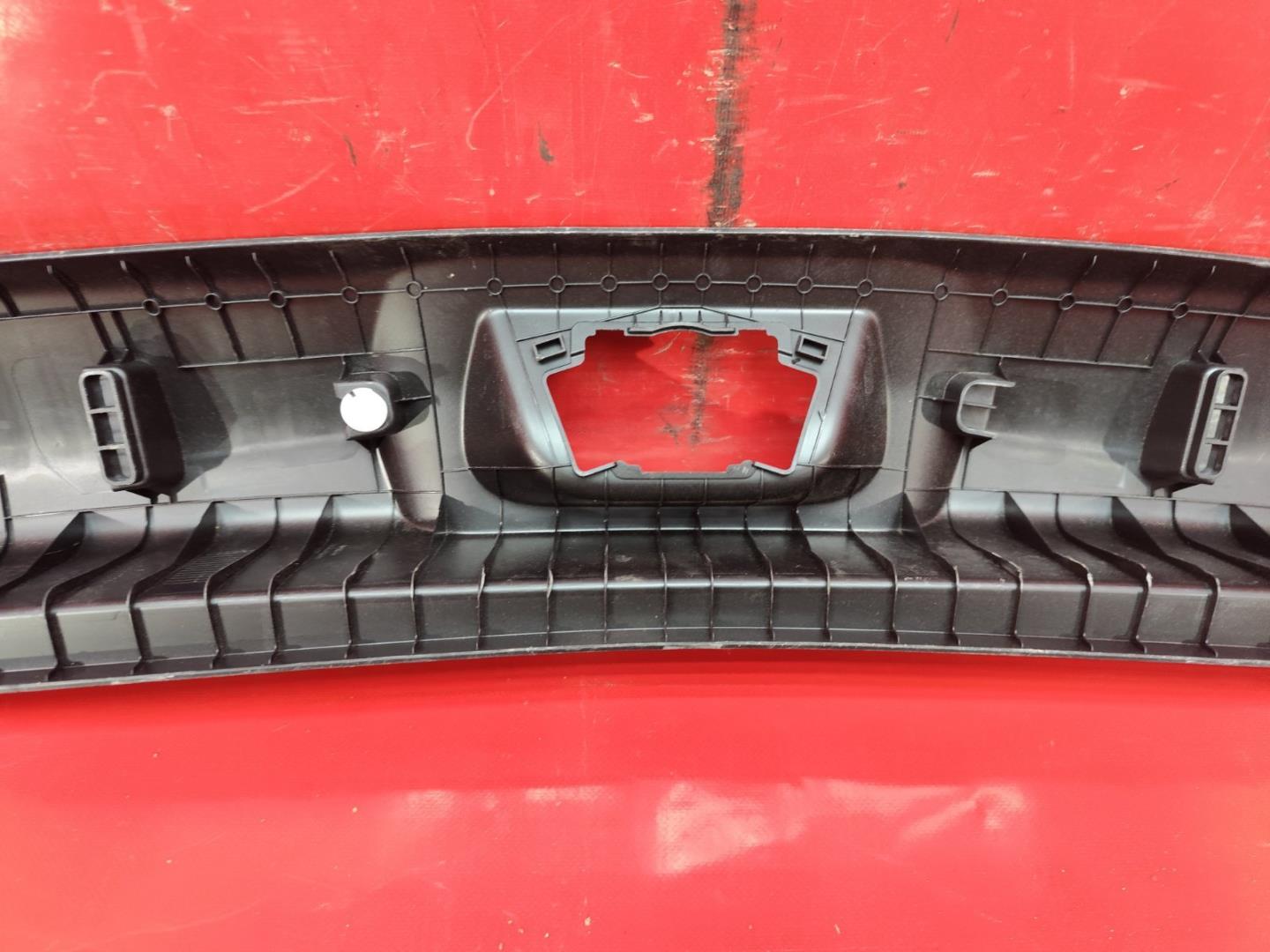 Кожух замка багажника