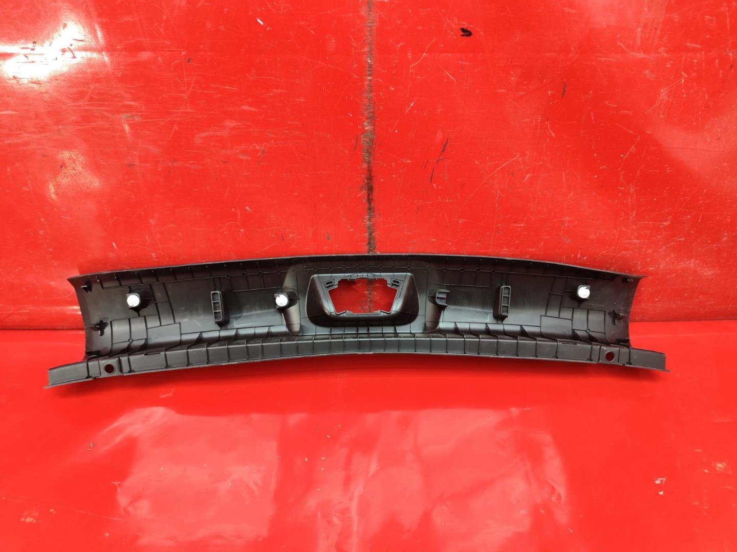 Кожух замка багажника