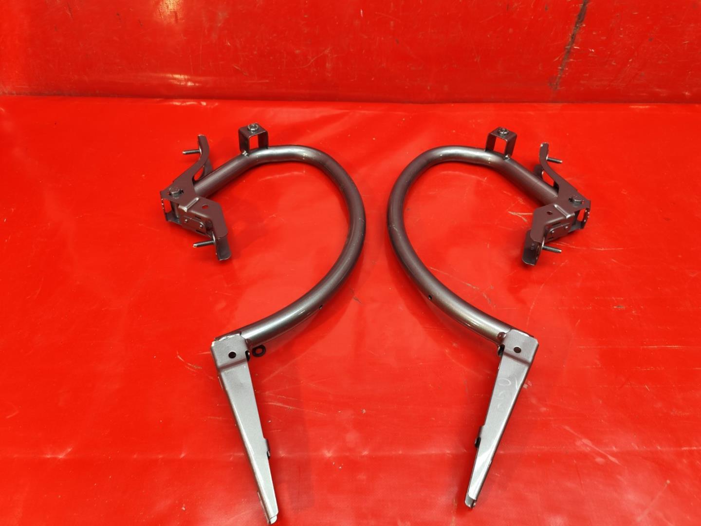 Петля крышки багажника