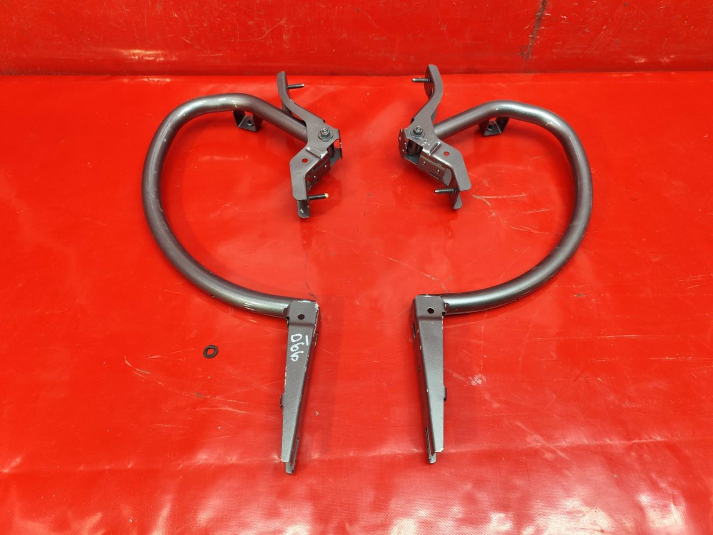 Петля крышки багажника