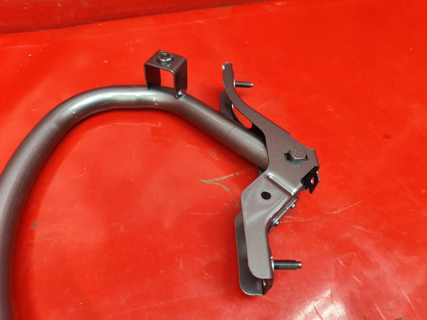 Петля крышки багажника