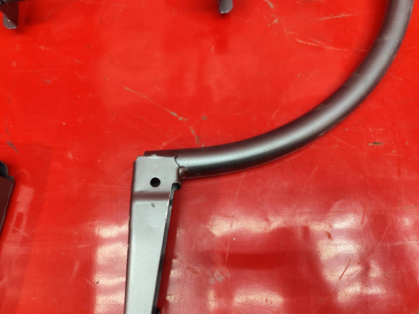 Петля крышки багажника