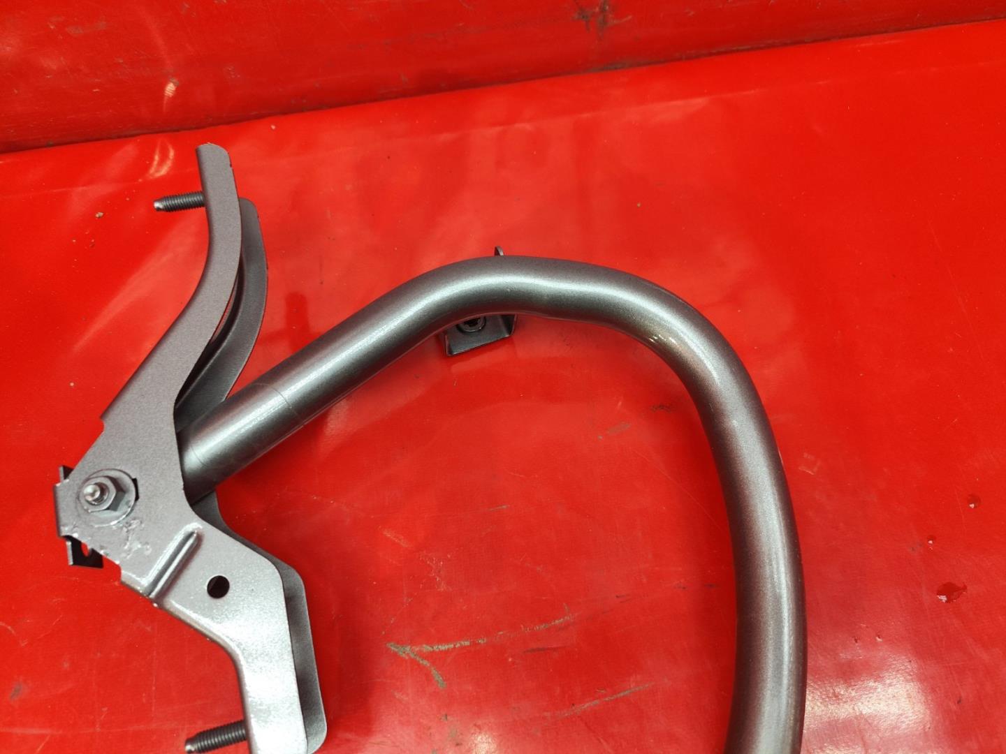 Петля крышки багажника