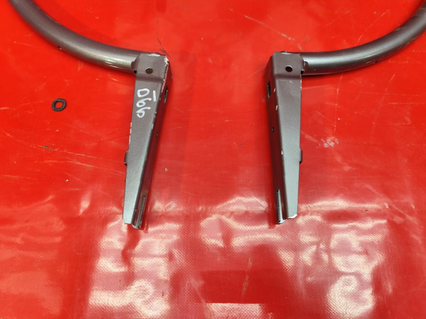 Петля крышки багажника