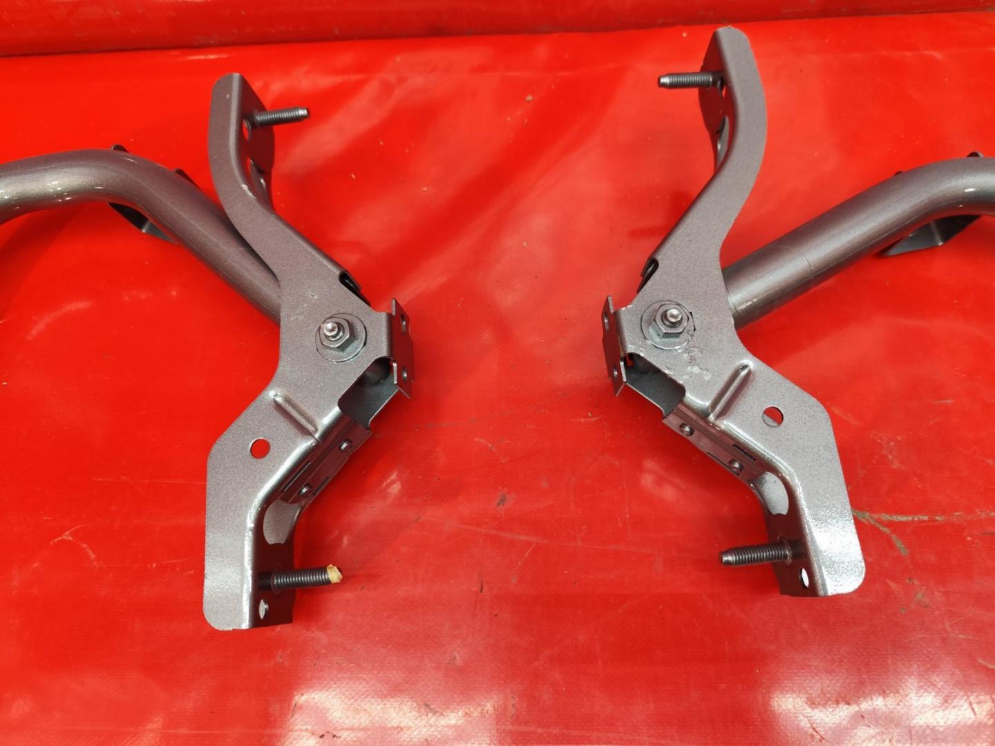 Петля крышки багажника