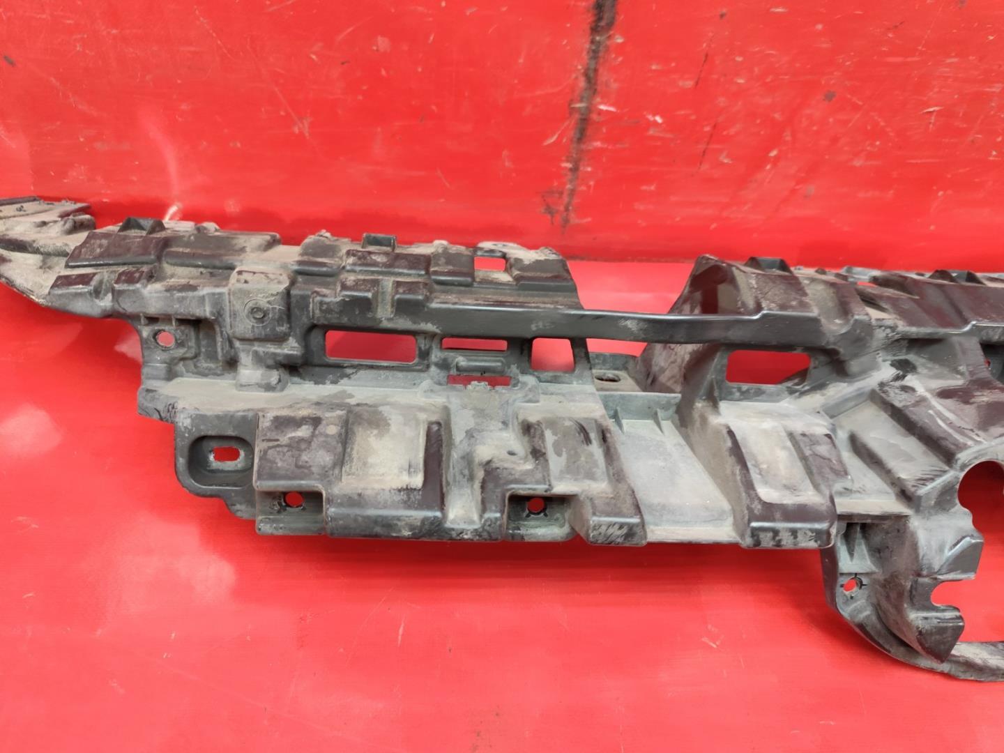 Кронштейн решетки радиатора