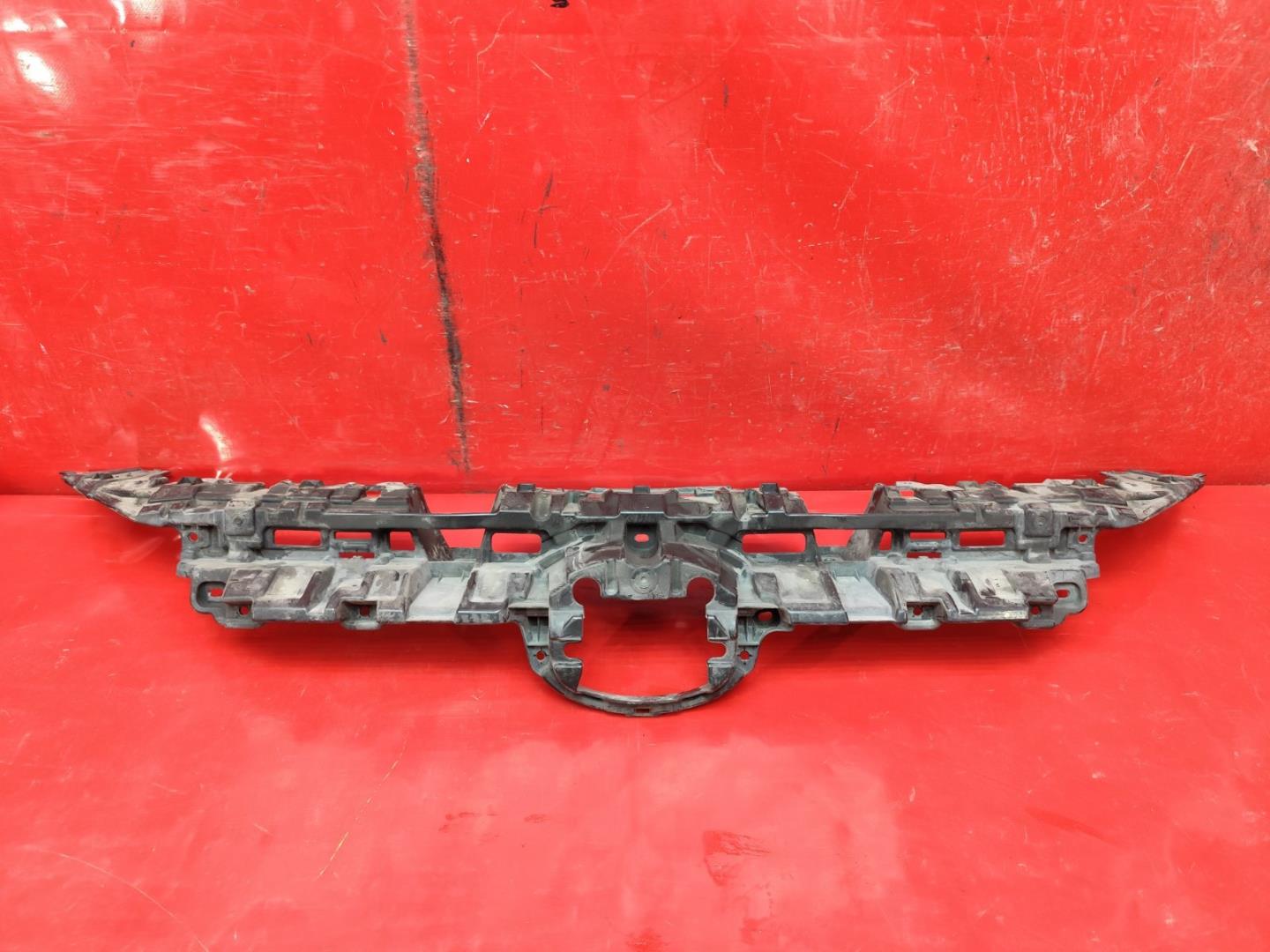 Кронштейн решетки радиатора