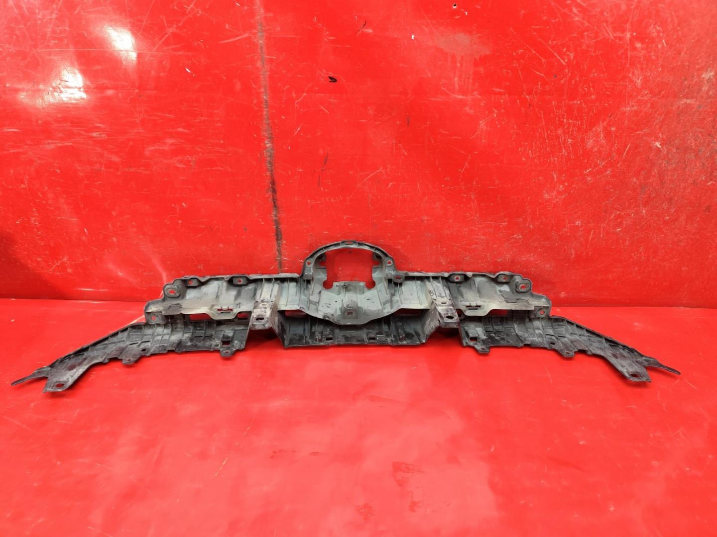 Кронштейн решетки радиатора