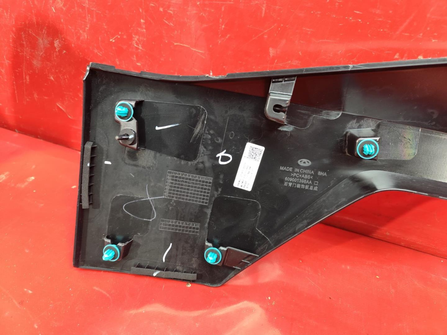 Накладка крышки багажника