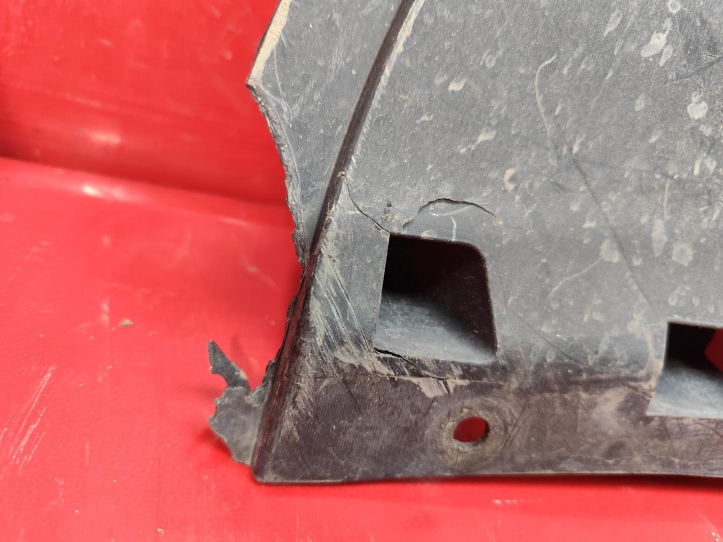 Пыльник переднего бампера