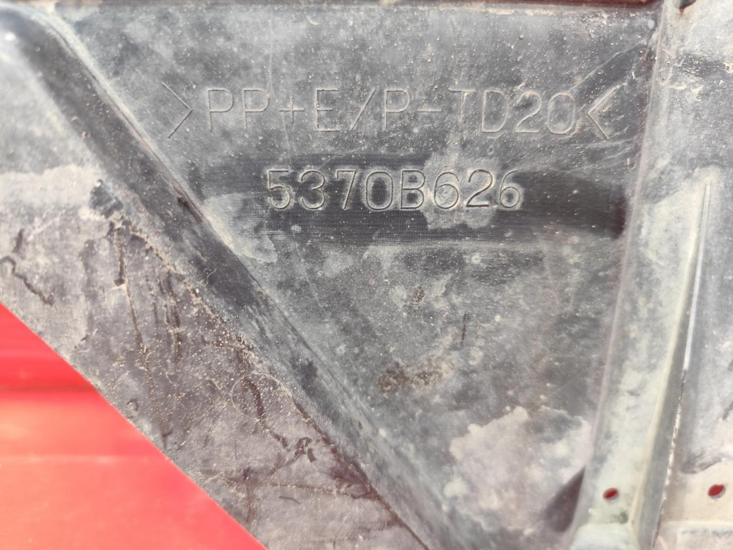 Пыльник переднего бампера