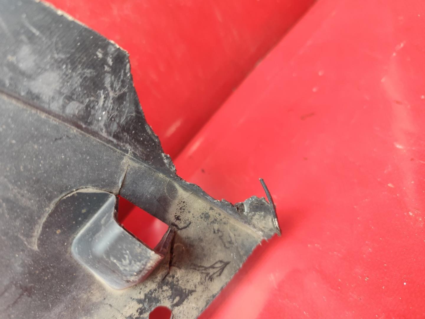 Пыльник переднего бампера