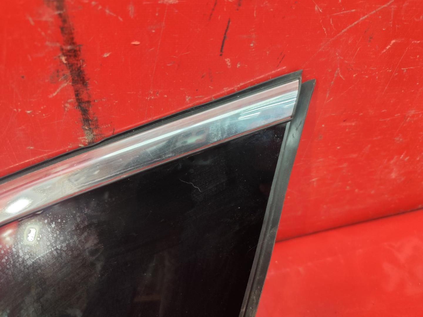 Стекло боковое