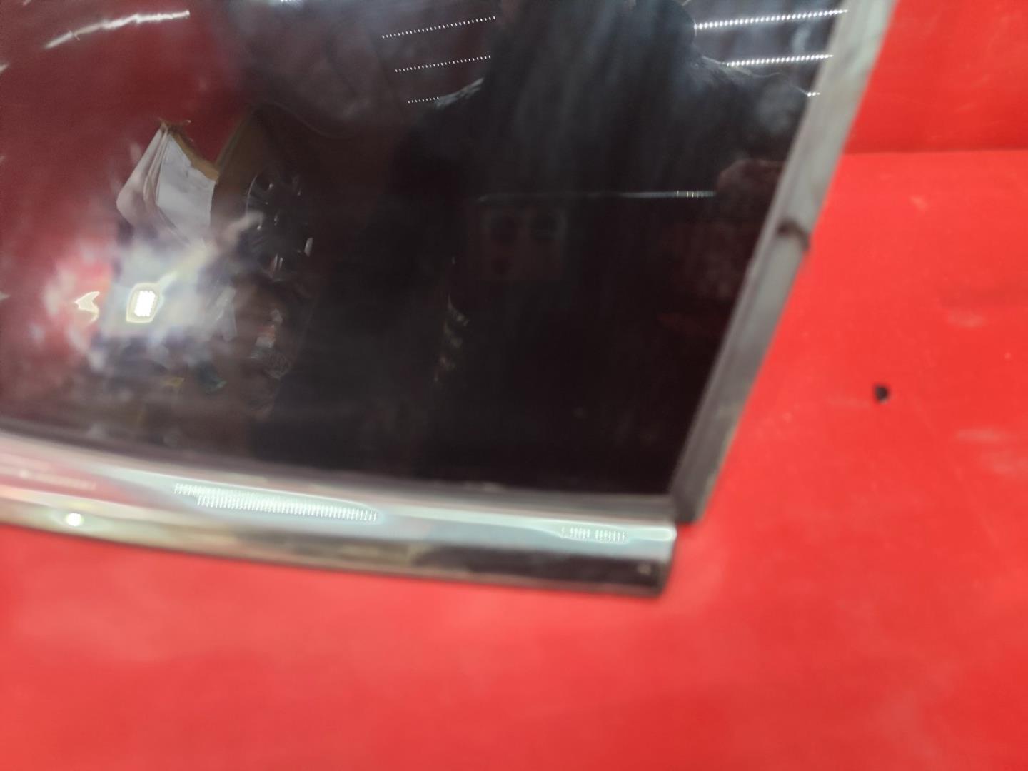 Стекло боковое