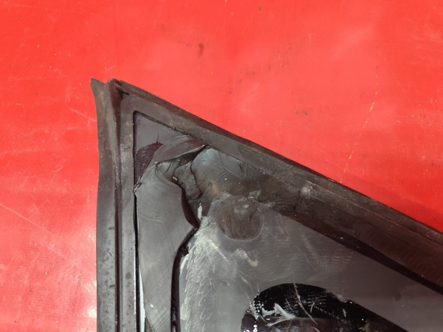 Стекло боковое