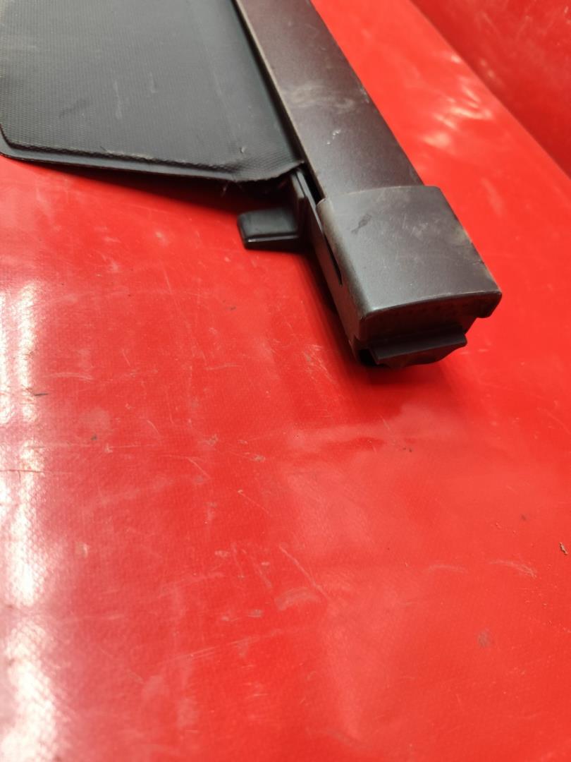 Шторка багажника