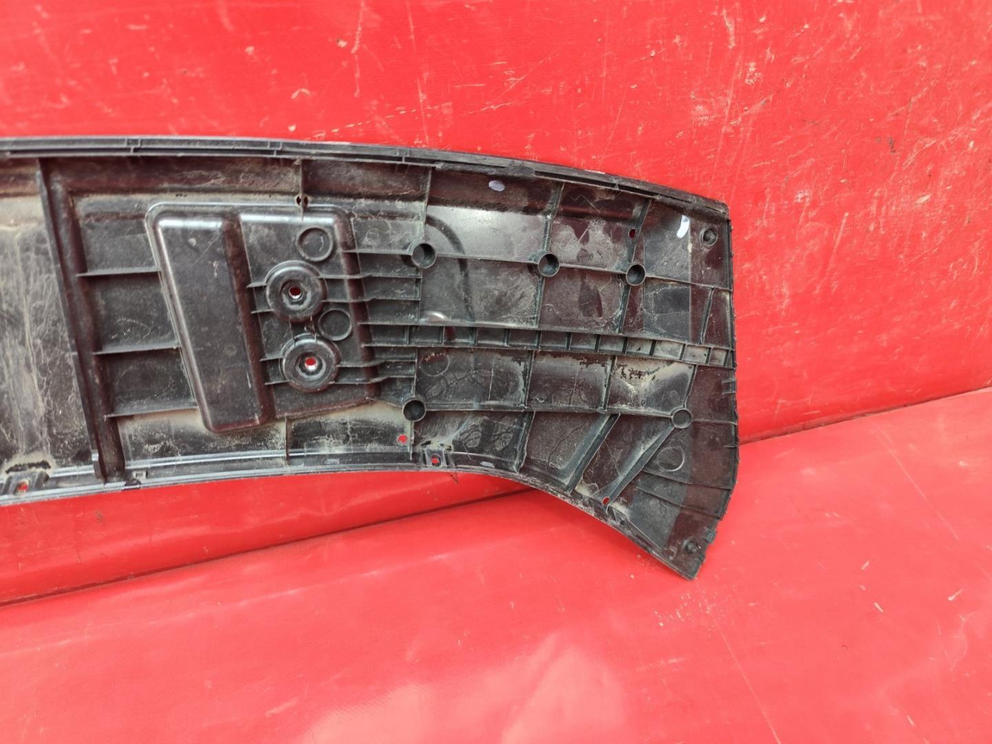 Накладка спойлера