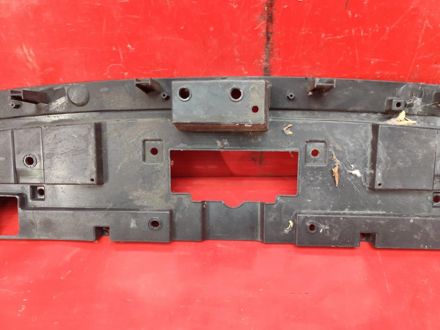 Кожух замка капота