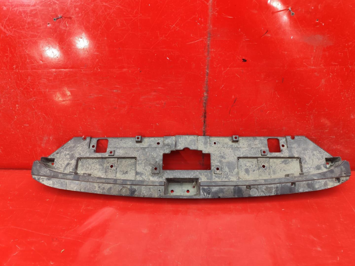 Кожух замка капота